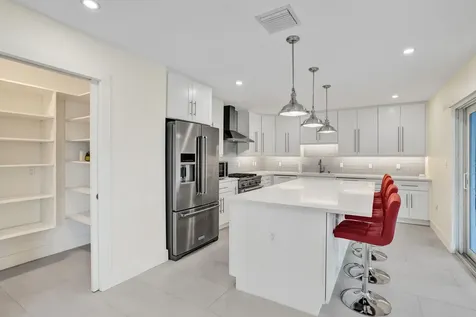 320 SE 5th Avenue Pompano Beach FL 33060