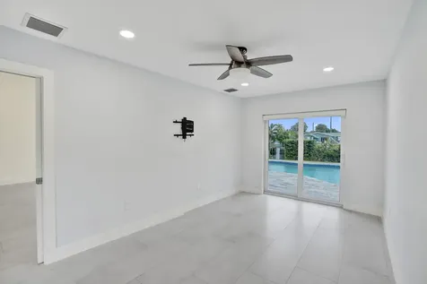 320 SE 5th Avenue Pompano Beach FL 33060