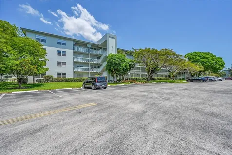 2804 Victoria Way Coconut Creek FL 33066