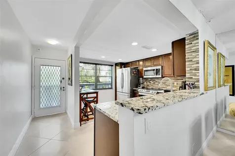 2804 Victoria Way Coconut Creek FL 33066