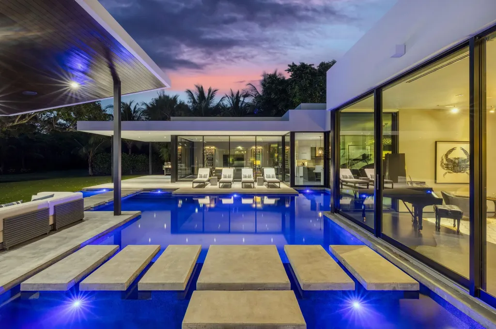 12 N Beach Road Jupiter Island FL 33455