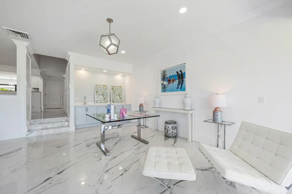 2435 Presidential Way West Palm Beach FL 33401