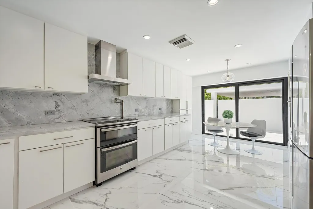 2435 Presidential Way West Palm Beach FL 33401
