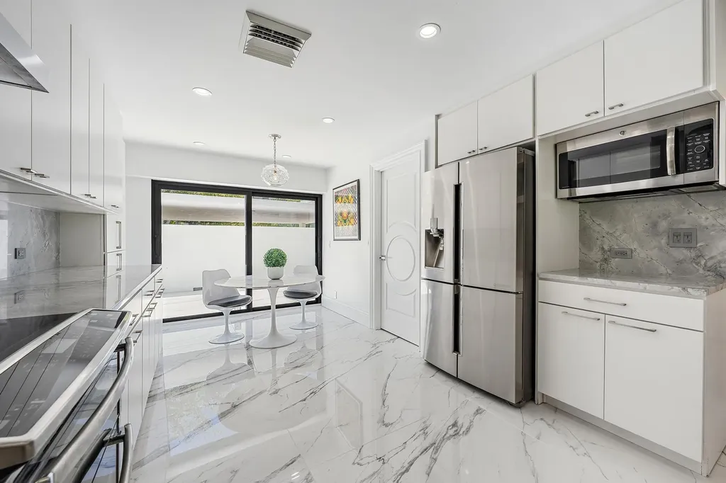 2435 Presidential Way West Palm Beach FL 33401