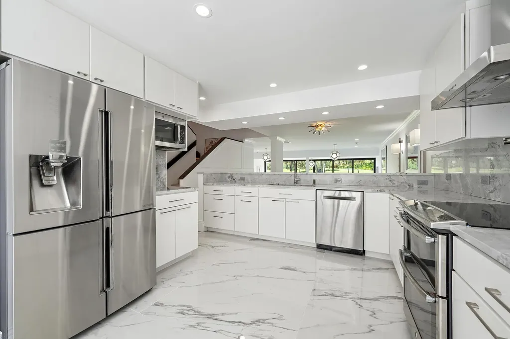 2435 Presidential Way West Palm Beach FL 33401