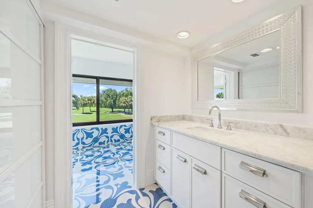 2435 Presidential Way West Palm Beach FL 33401
