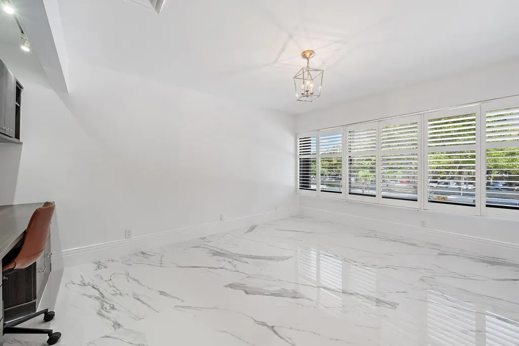 2435 Presidential Way West Palm Beach FL 33401