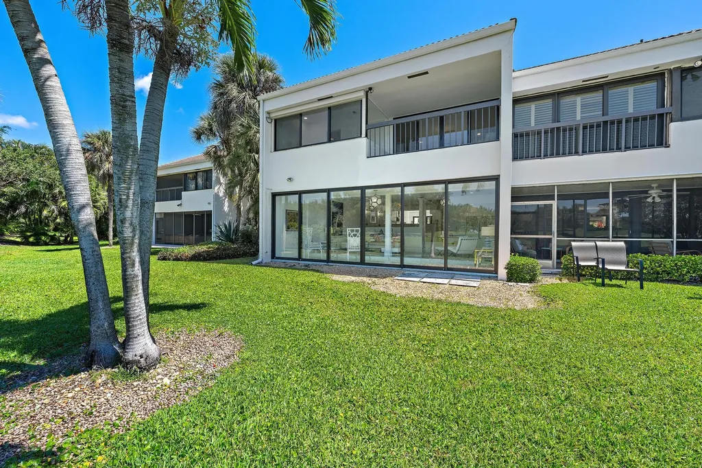 2435 Presidential Way West Palm Beach FL 33401
