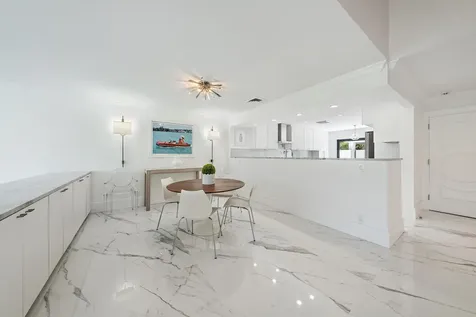 2435 Presidential Way West Palm Beach FL 33401
