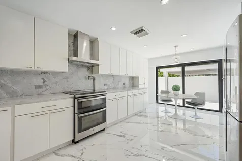 2435 Presidential Way West Palm Beach FL 33401