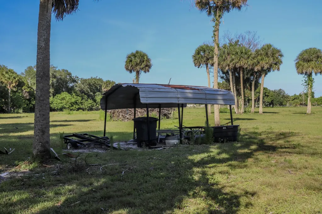 1100 Red Barn Road N W Moore Haven FL 33471