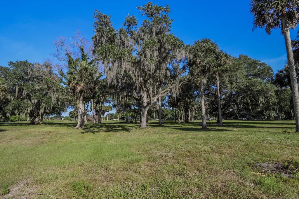 1100 Red Barn Road N W Moore Haven FL 33471