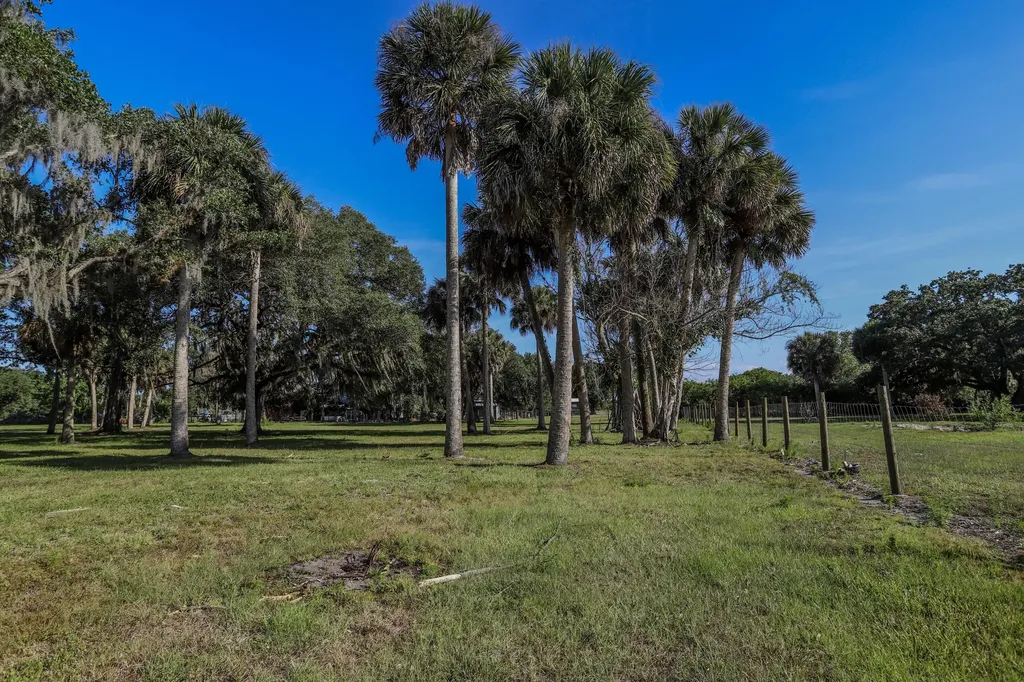 1100 Red Barn Road N W Moore Haven FL 33471