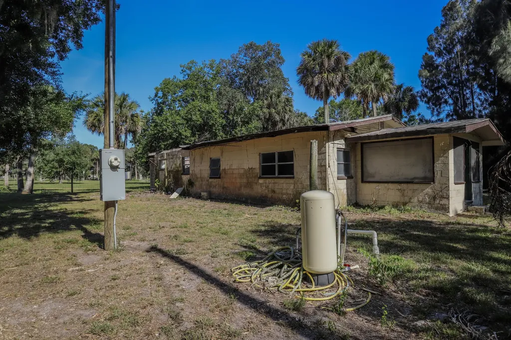 1100 Red Barn Road N W Moore Haven FL 33471