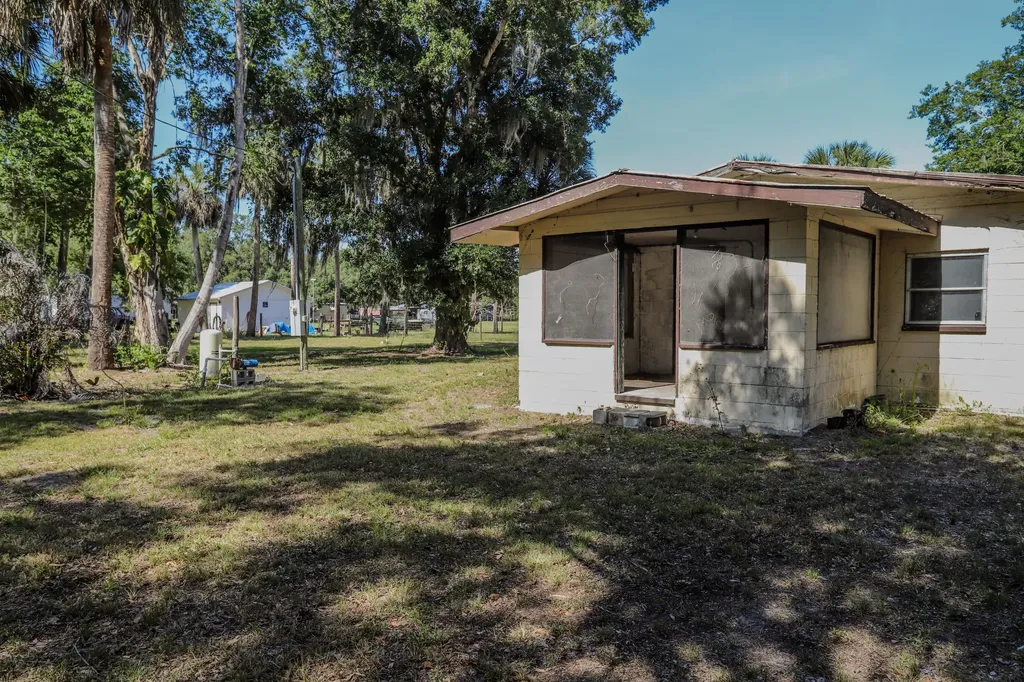 1100 Red Barn Road N W Moore Haven FL 33471