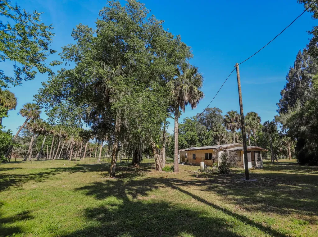 1100 Red Barn Road N W Moore Haven FL 33471