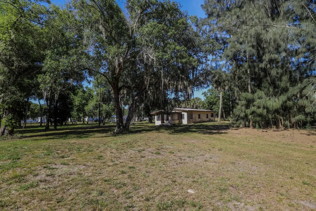 1100 Red Barn Road N W Moore Haven FL 33471