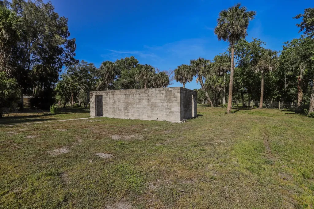 1100 Red Barn Road N W Moore Haven FL 33471