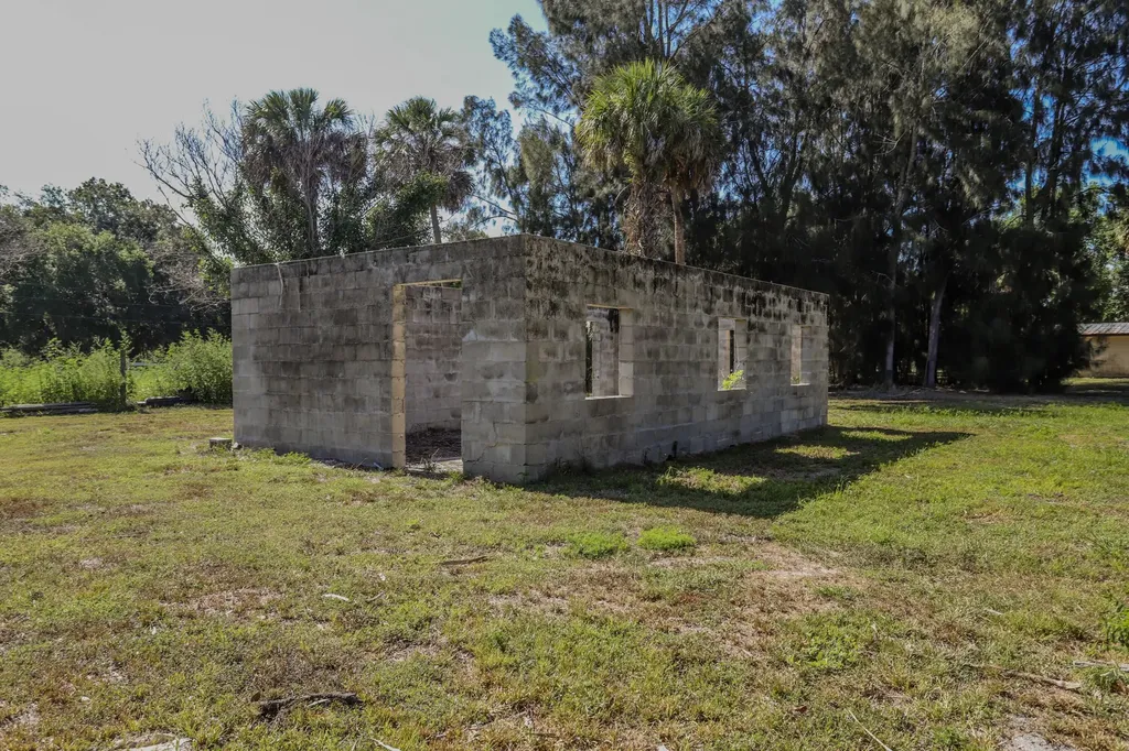 1100 Red Barn Road N W Moore Haven FL 33471