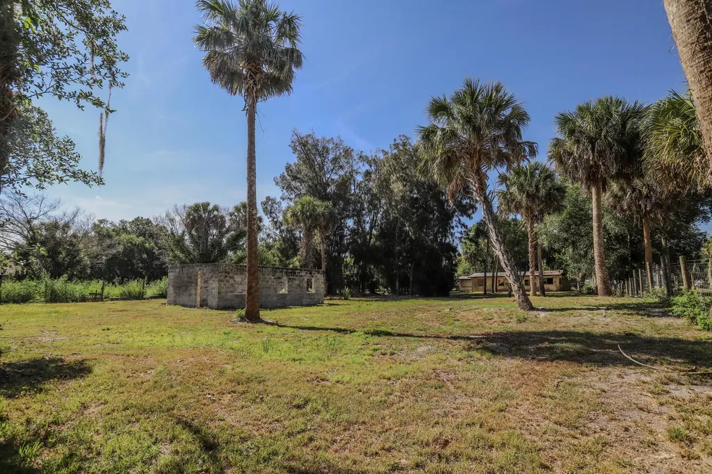 1100 Red Barn Road N W Moore Haven FL 33471