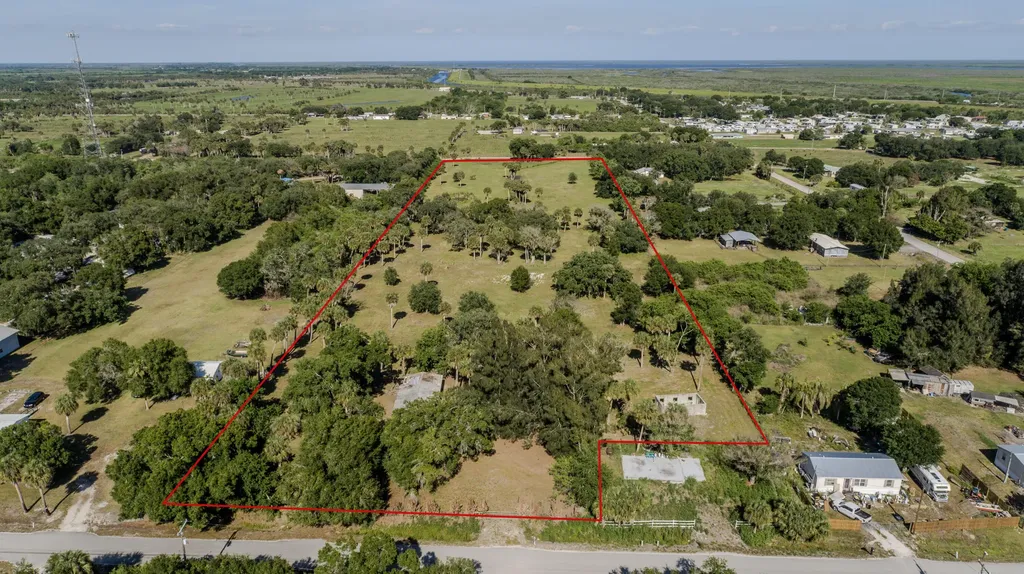 1100 Red Barn Road N W Moore Haven FL 33471
