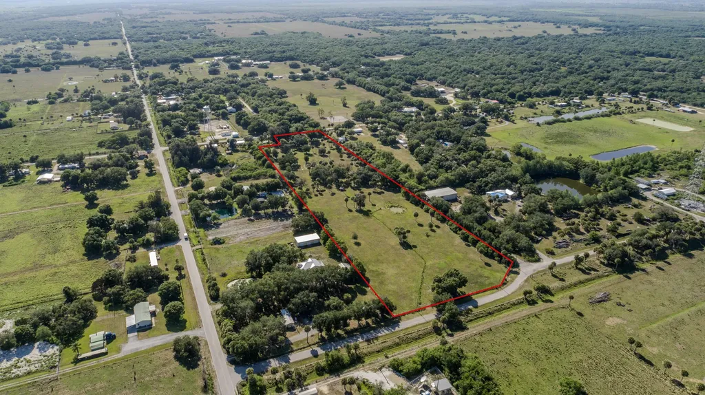 1100 Red Barn Road N W Moore Haven FL 33471