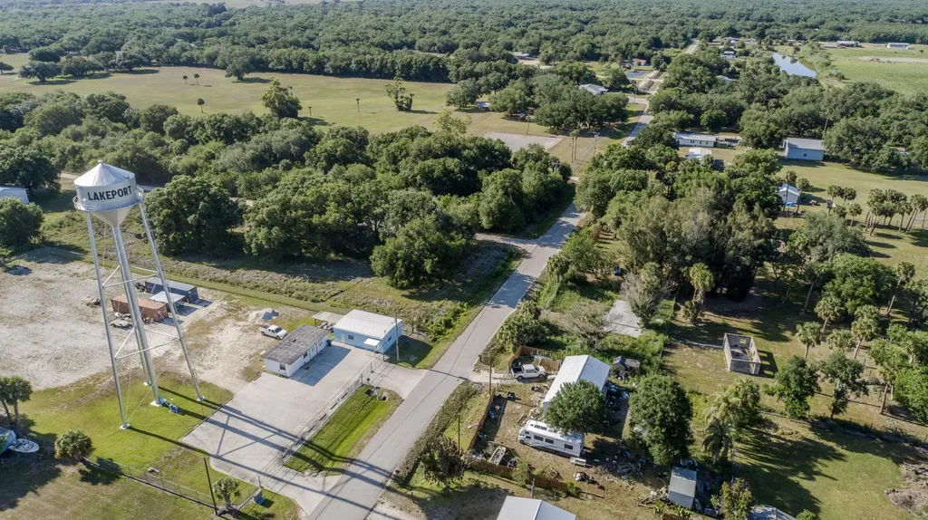 1100 Red Barn Road N W Moore Haven FL 33471