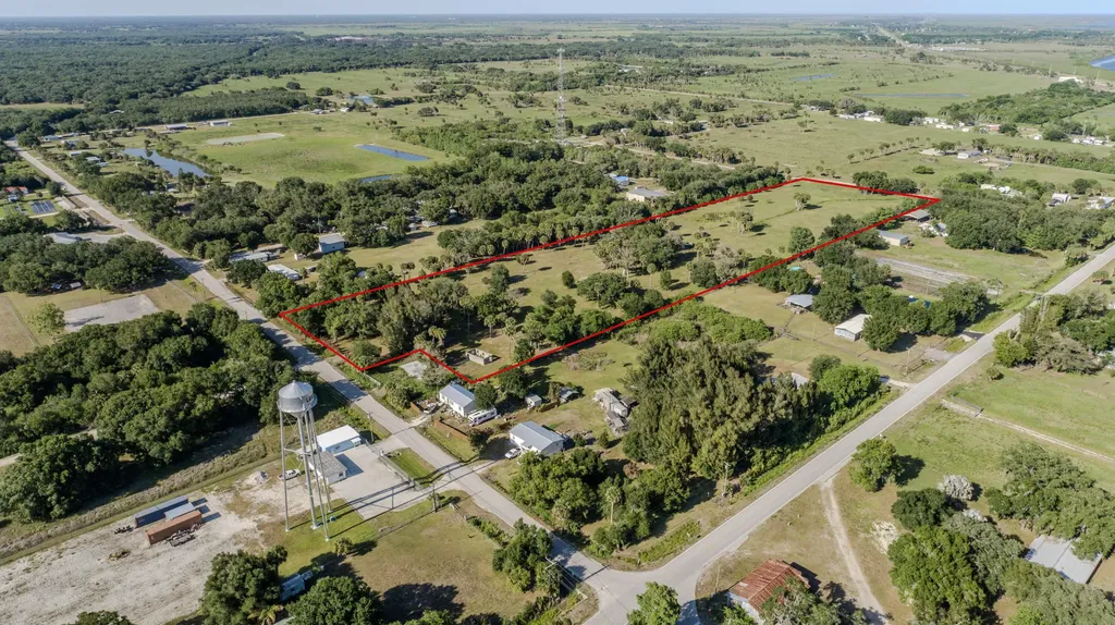 1100 Red Barn Road N W Moore Haven FL 33471