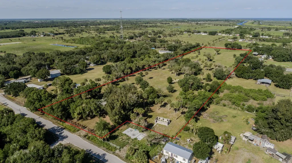1100 Red Barn Road N W Moore Haven FL 33471