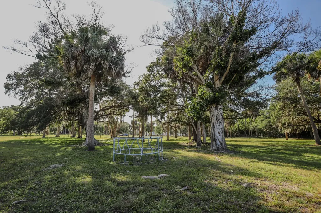 1100 Red Barn Road N W Moore Haven FL 33471