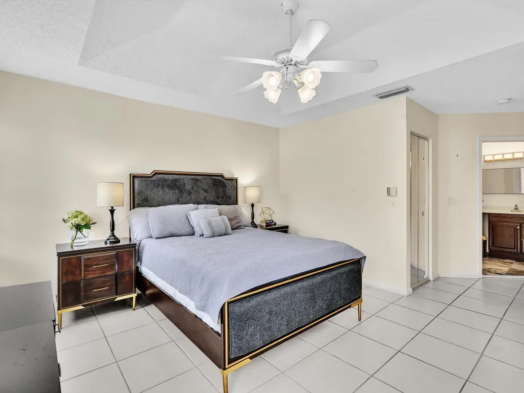 20930 Vía Azalea Boca Raton FL 33428