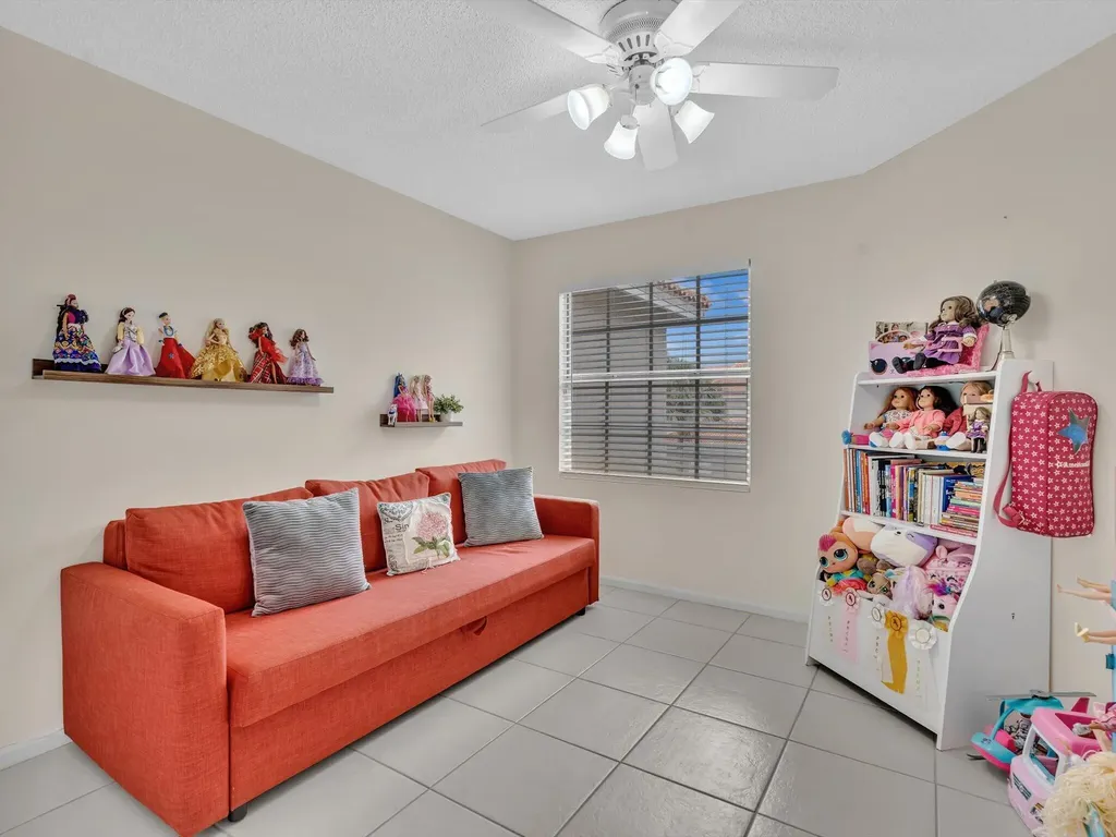 20930 Vía Azalea Boca Raton FL 33428