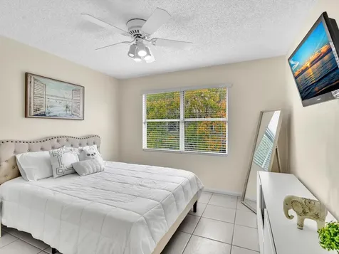 20930 Vía Azalea Boca Raton FL 33428