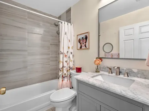 20930 Vía Azalea Boca Raton FL 33428
