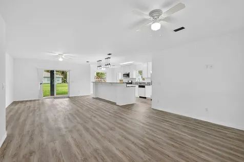 2206 S 34th Street Fort Pierce FL 34947