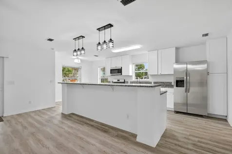 2206 S 34th Street Fort Pierce FL 34947