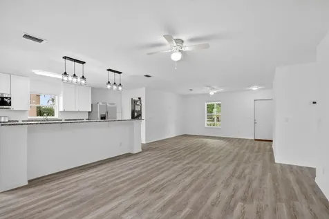 2206 S 34th Street Fort Pierce FL 34947