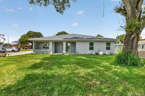 2206 S 34th Street Fort Pierce FL 34947