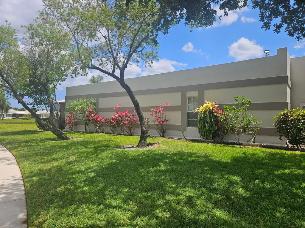 18999 Stewart Circle Boca Raton FL 33496