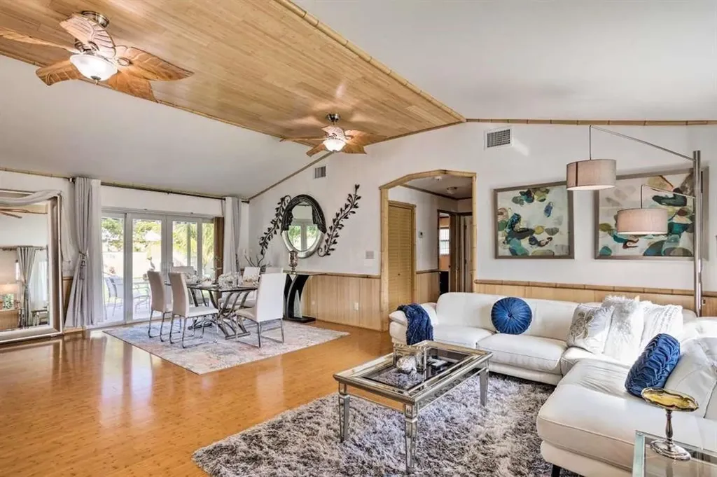 423 SW 1st Avenue Boynton Beach FL 33435