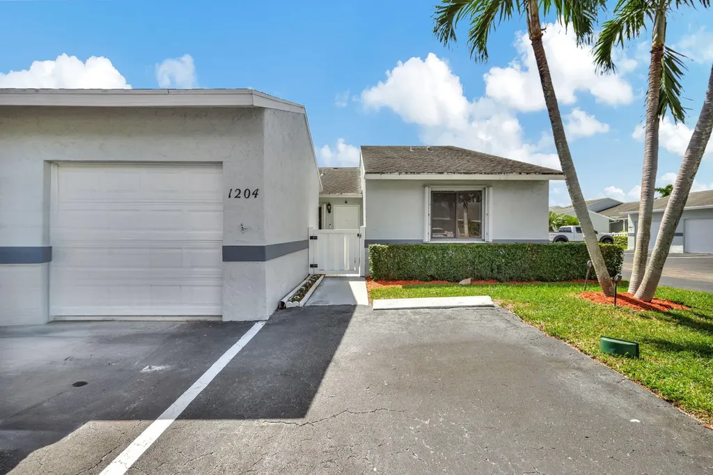 2640 W Gately Drive Drive W West Palm Beach FL 33415