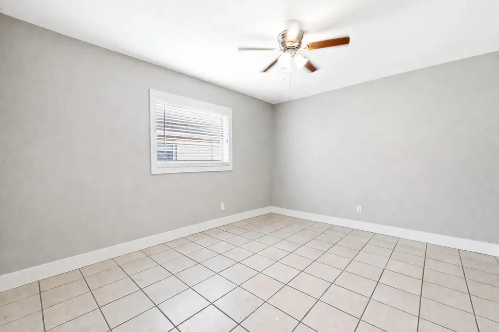 3910 NW 30th Terrace Lauderdale Lakes FL