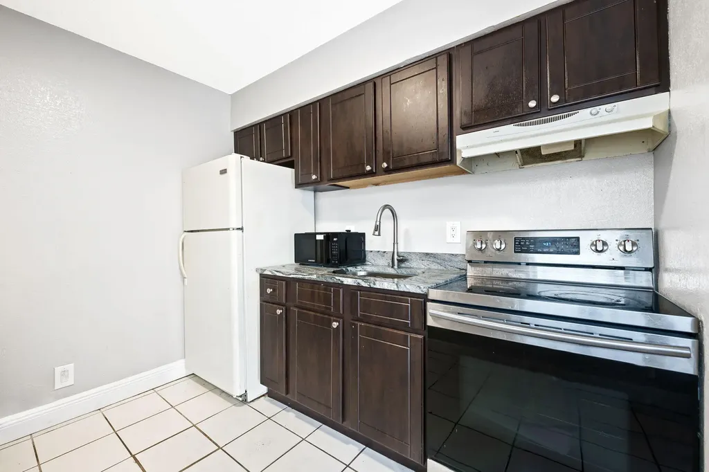 3910 NW 30th Terrace Lauderdale Lakes FL