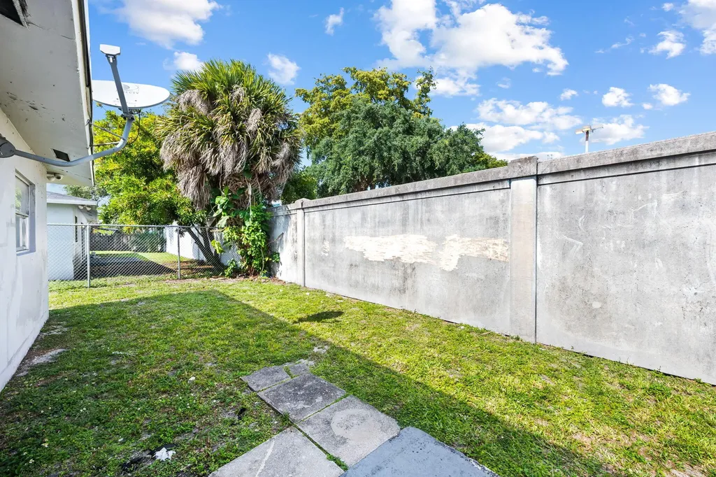 3910 NW 30th Terrace Lauderdale Lakes FL