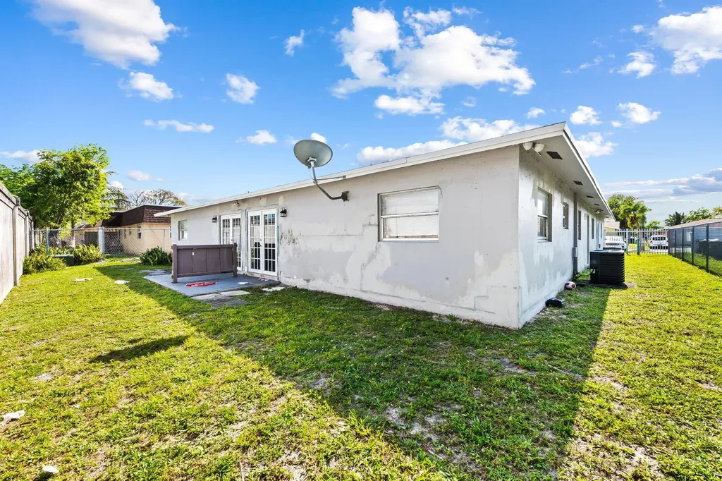 3910 NW 30th Terrace Lauderdale Lakes FL