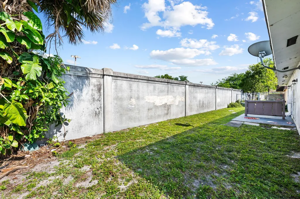 3910 NW 30th Terrace Lauderdale Lakes FL