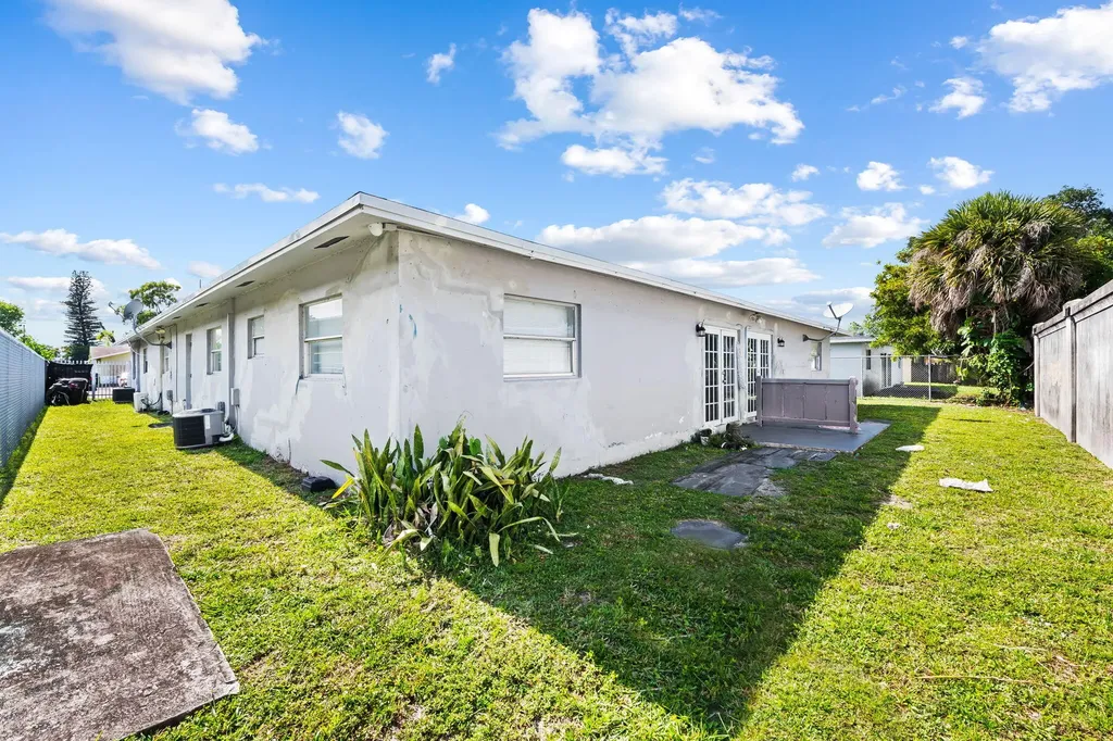 3910 NW 30th Terrace Lauderdale Lakes FL