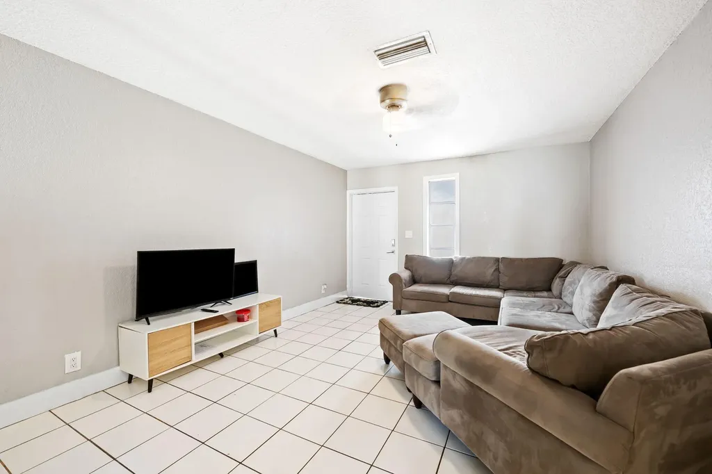 3910 NW 30th Terrace Lauderdale Lakes FL