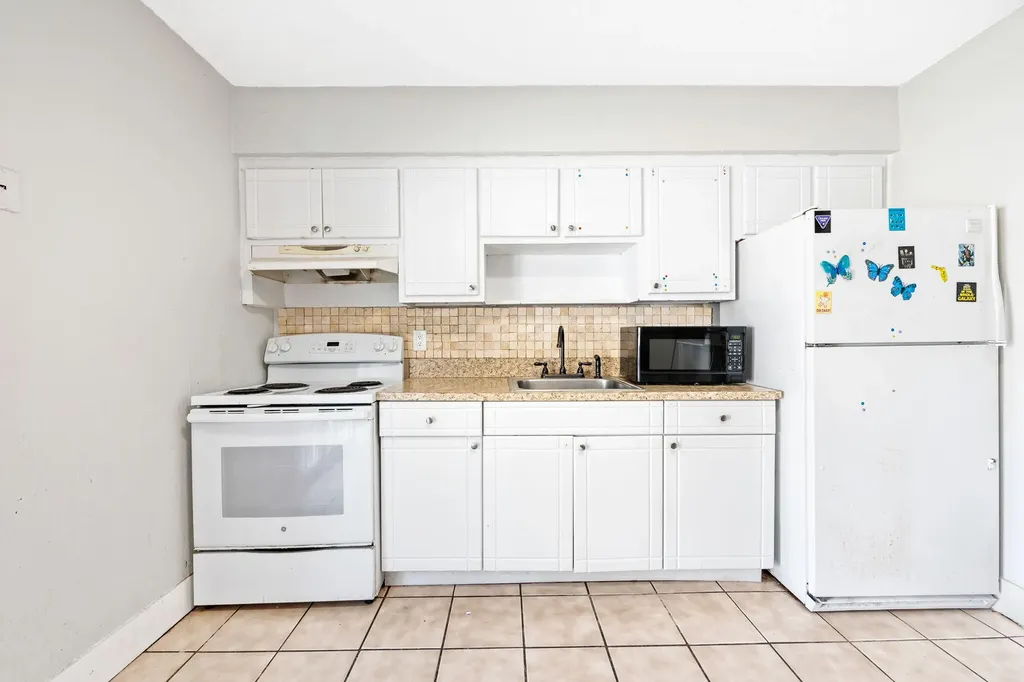 3910 NW 30th Terrace Lauderdale Lakes FL