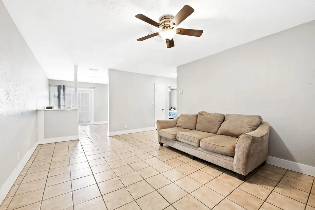 3910 NW 30th Terrace Lauderdale Lakes FL